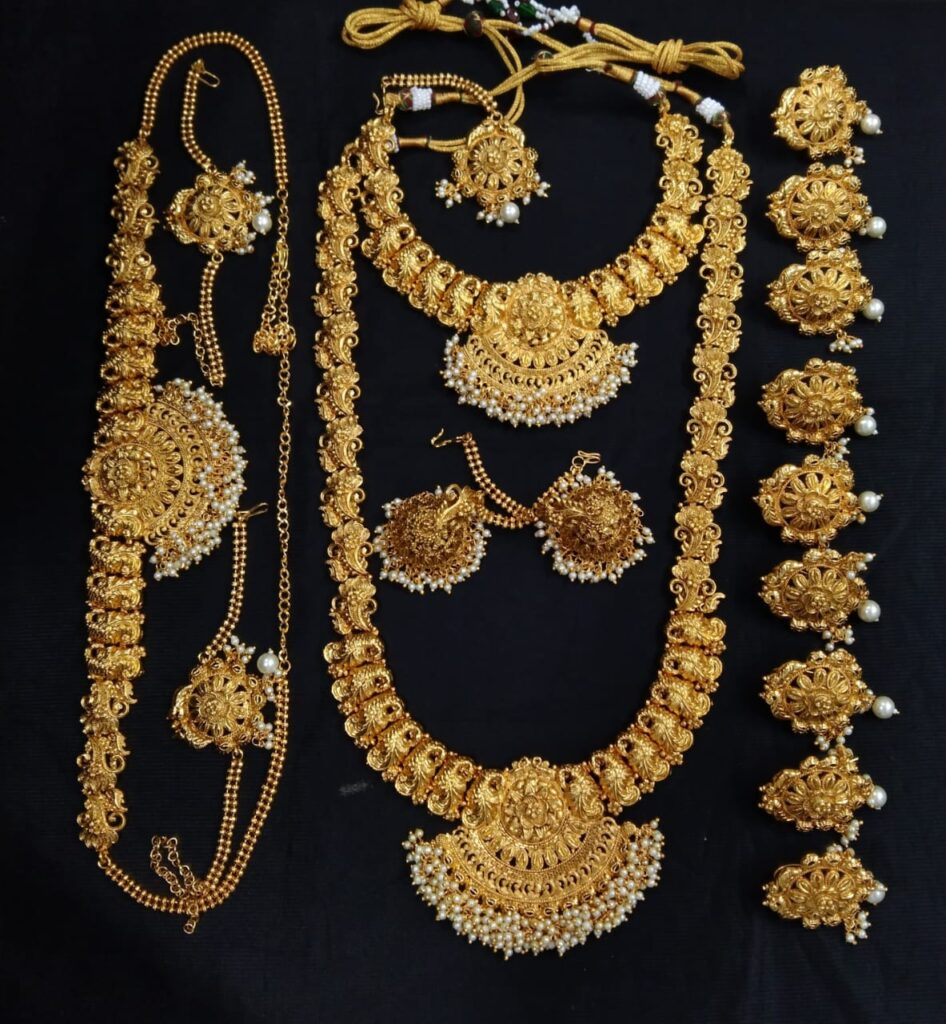 AT. Traditional South Indian Temple Bridal (Dulhan) Necklace Set For ...