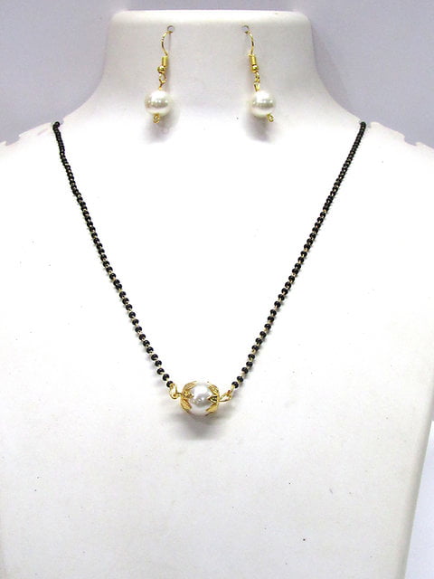 Single Line Pearl Pendant Mangalsutra 