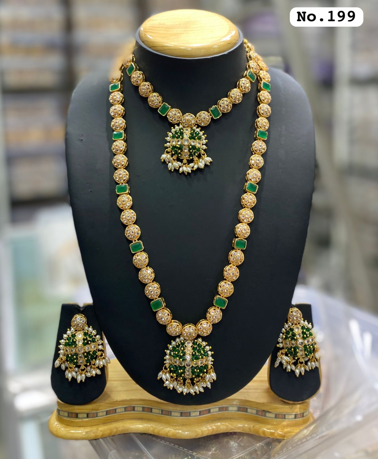 Necklace store set for women