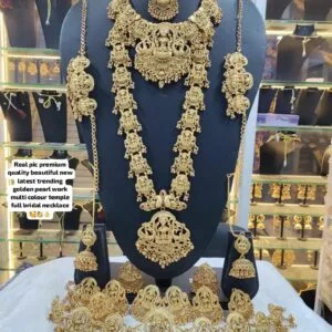 Dulhan set is crafted with a beautiful temple design and high-quality matte gold polish for a timeless look