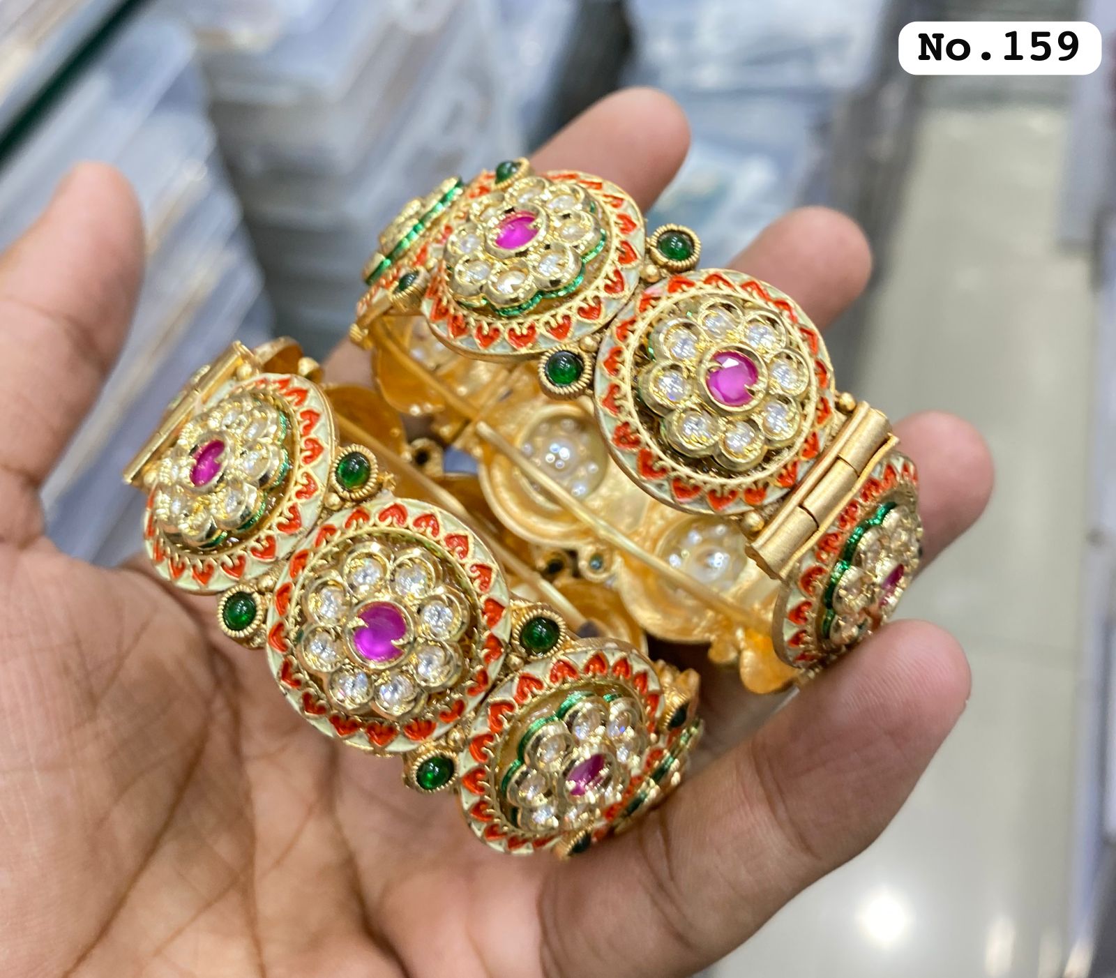 Beautiful Pair Of Rajwadi Kundan Flower Kangan