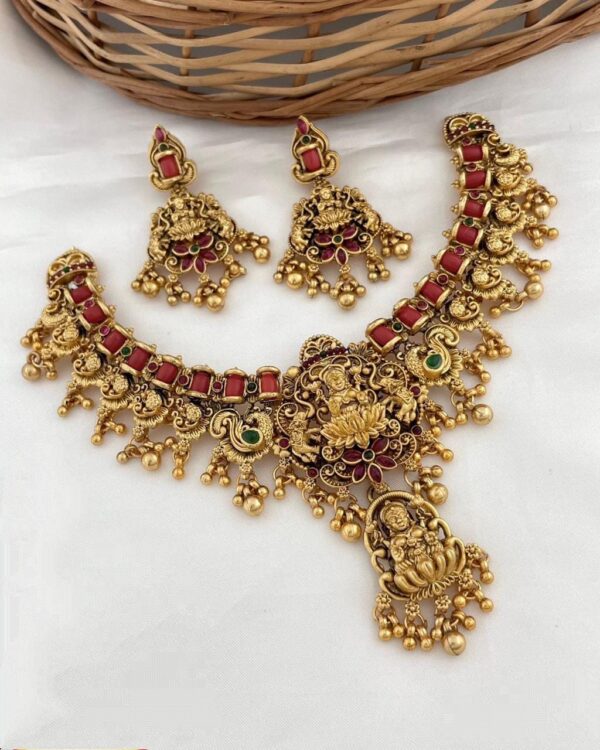 Latest Short Necklace Set