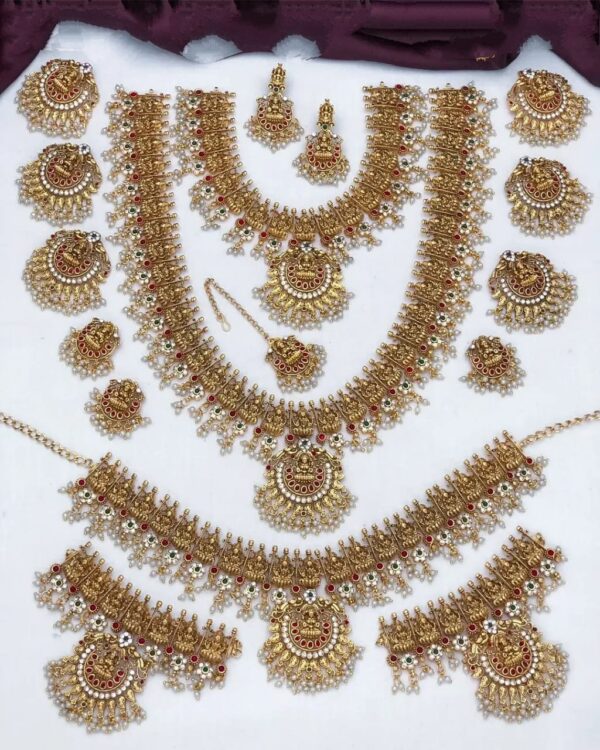 south indian bridal jewellery with white stone