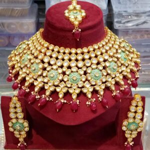 Polki Kundan Bridal Set with Earrings and Mangtikka