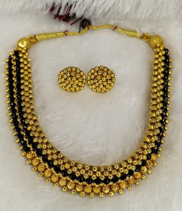 Maharashtrian Black Bead Thushi Necklace Set