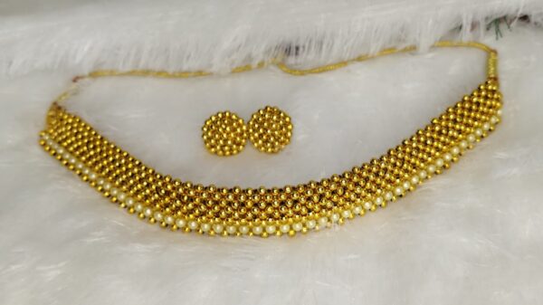 Maharashtrian White Pearl Thushi Necklace Set with Earrings
