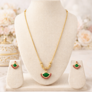 Traditional Chain Pendant Necklace Set with Green Kemp Stone Fan Pendant & Matching Earrings