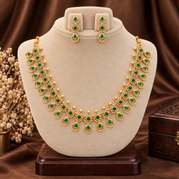 Emerald green teardrop stone traditional necklace set with matching earrings