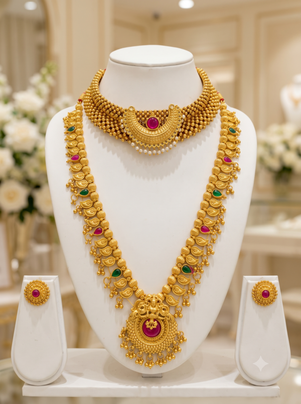 Maharashtrian Chandrakor Thushi and Kolhapuri Saaj set with stud earrings